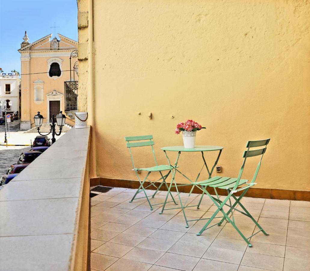 Palazzo Sul Corso-Charming Appartaments Бриндизи Экстерьер фото